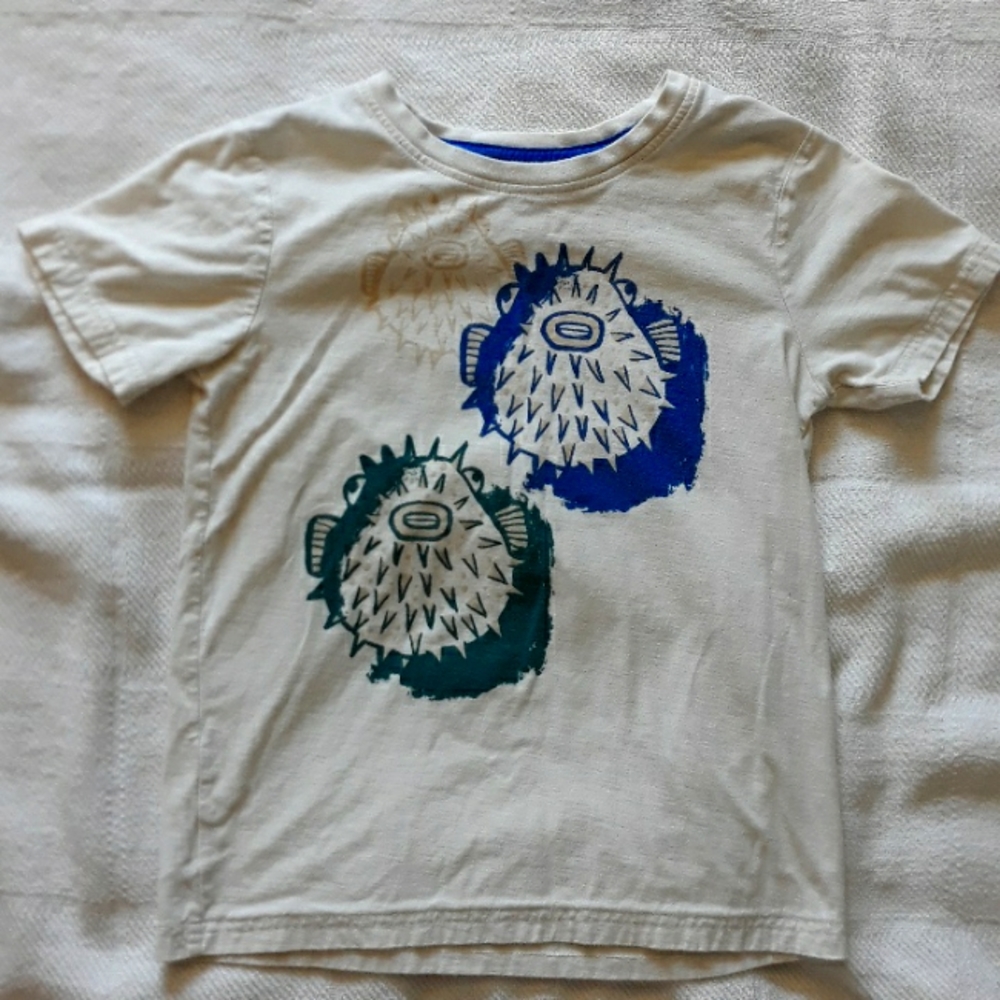 Tea brand photosensitive tee, pufferfish, size 7